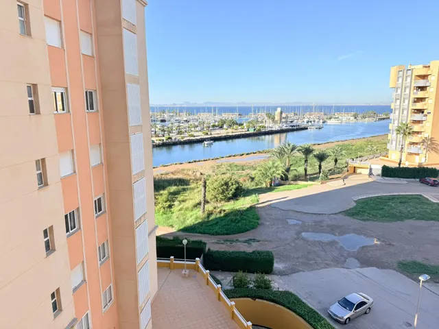 Apartamento situado en el kilómetro 14 de La Manga del Mar Menor, en el residencial Puerto Mar I y II. — 21
