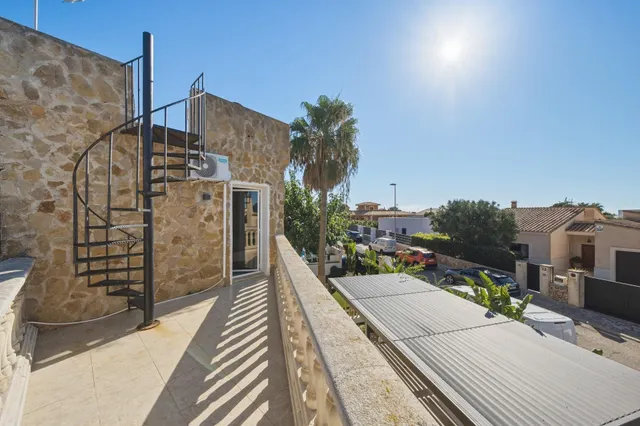 ESPECTACULAR VILLA CON PISCINA, 6 DORMITORIOS EN SUITE Y VISTAS AL MAR EN SA TORRE — 35