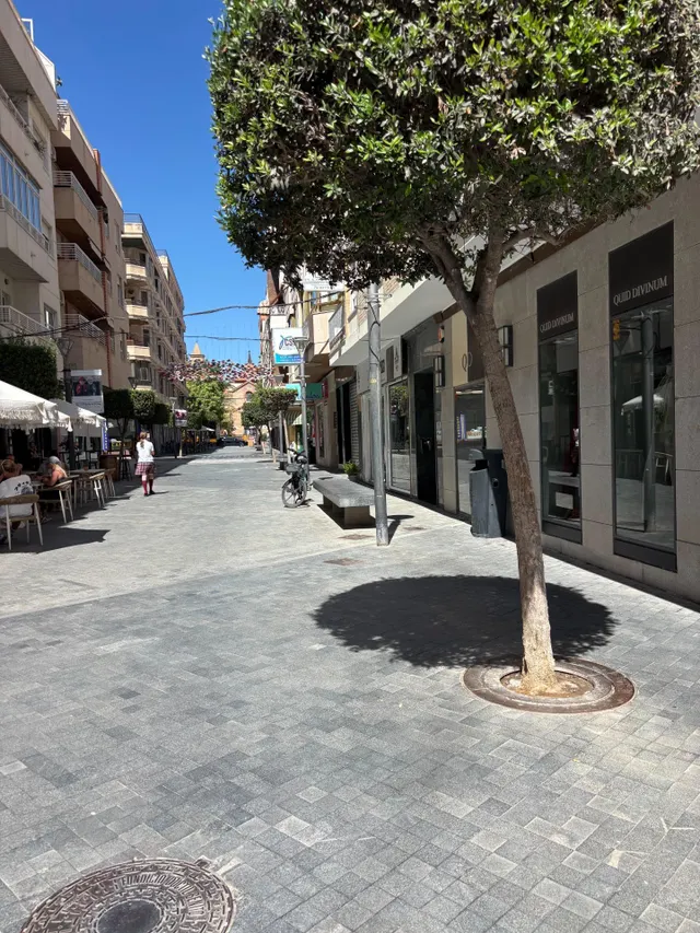 Amplia vivienda con vistas al mar y al Real Club Náutico, en pleno centro de Torrevieja — 22