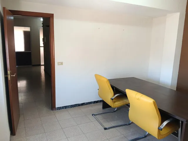 Piso céntrico en Castellón con gran potencial de reforma — 8