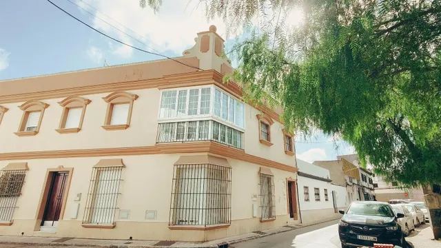 GRAN CASA INDEPENDIENTE EN EL CENTRO CON PATIO Y AZOTEA PRIV