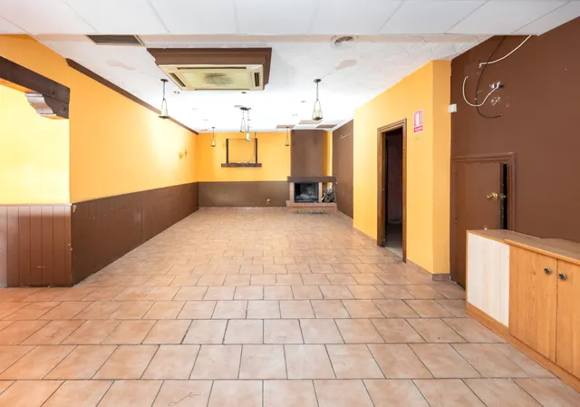 Gran oportunidad, edificio a la venta en barrio de Monachil. — 9