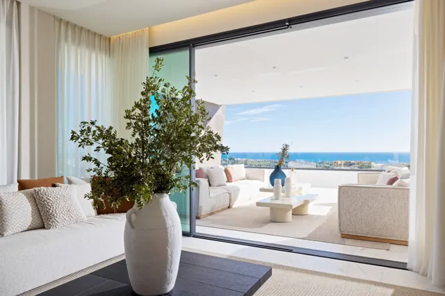 Ático de tres dormitorios en Estepona con terraza y vistas a - foto 4