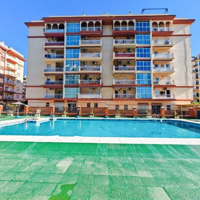 Piso familiar en Los Boliches, Costa del Sol a 300m del Pase