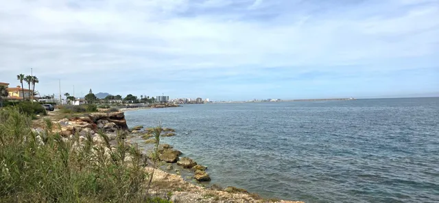PLANTA BAJA EN PRIMERA LÍNEA CON VISTAS AL MAR COSTA SUR. — 15