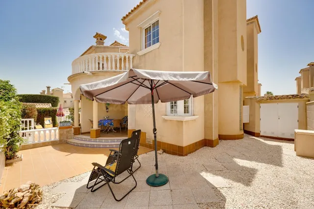 ADOSADO CON JARDIN EN PLAYA FLAMENCA - foto 5