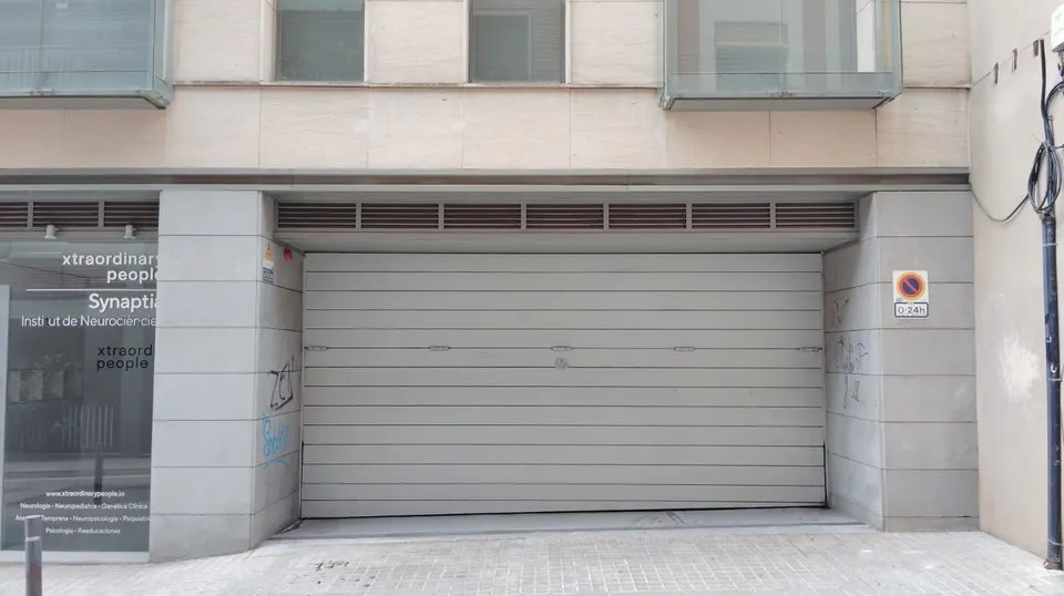 Parking de moto 4m² en alquiler - Barcelona