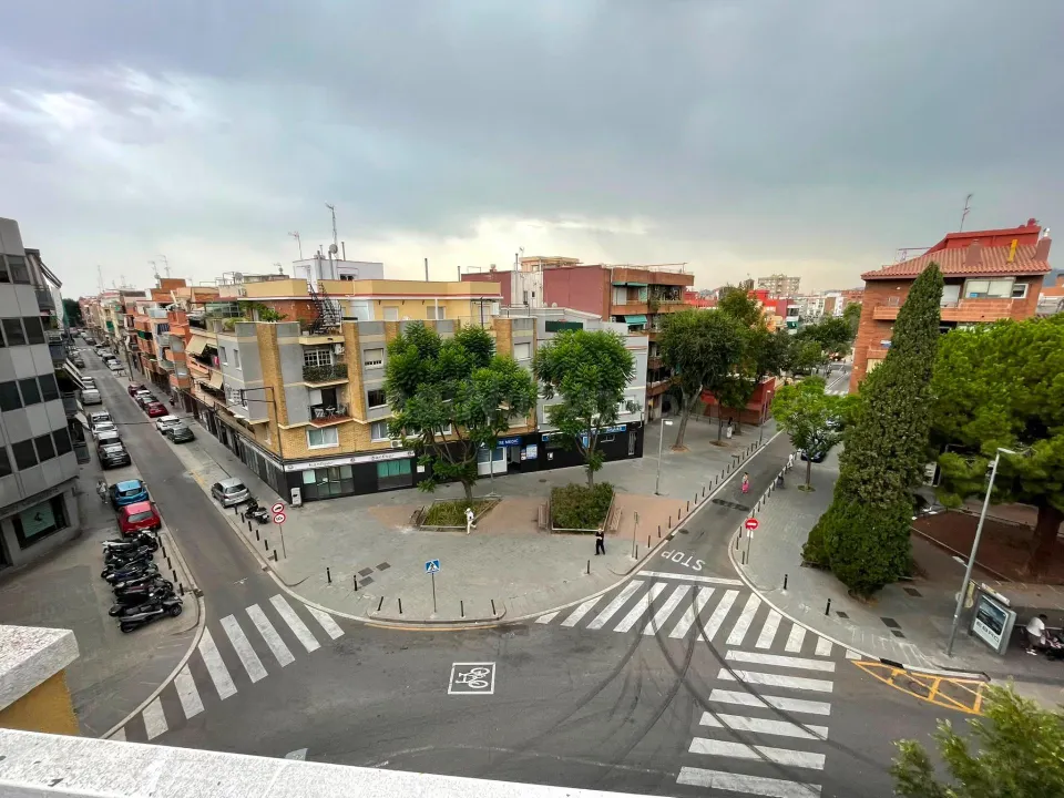 Ático de 3 habitaciones con terraza y vistas despejadas