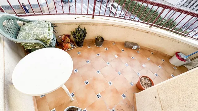 Apartamento con terraza, Alicante, Torrevieja. 3 habitaciones, 88 m2, 700 metros al mar — 14