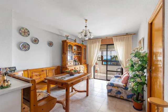 Apartamento de dos dormitorios con vistas la mar — 4
