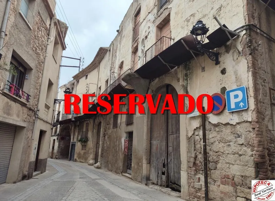 Edificio histórico para rehabilitar en pleno centro de Alforja – Gran oportunidad para inversión o promoción