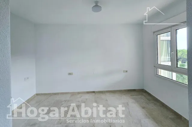 ¡Preciosas vistas al mar! Reformado en residencial con piscina y balcón — 14