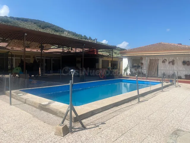 Cortijo en Benalua de las Villas.