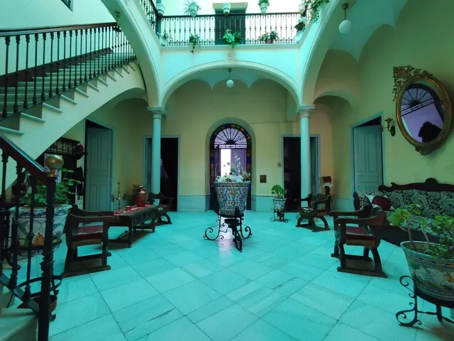 CASA PALACIO EN FUENTE DE CANTOS — 10