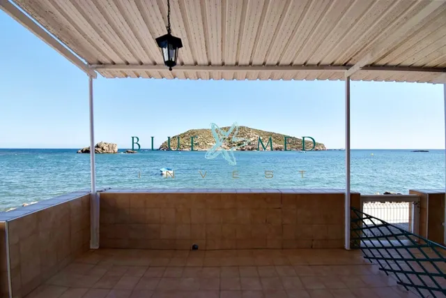 Casa en primera línea de mar. playa de la isla — 34