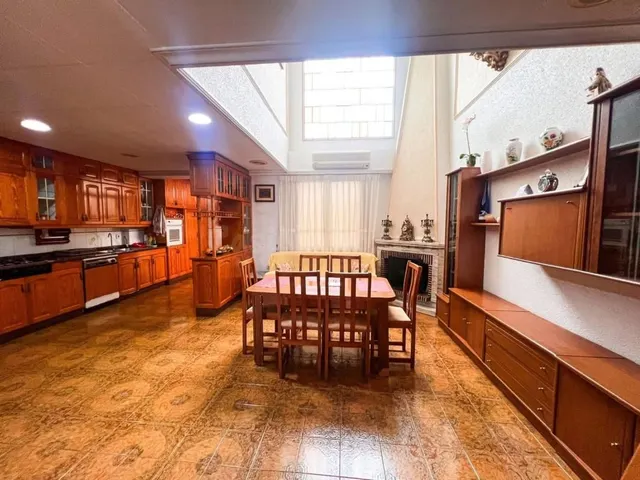 Villa 5 habitaciones 340m² en venta - Zona Pueblo