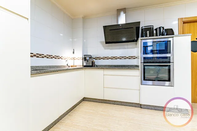 ¡ un piso con terraza de más de 25 m2, garaje y trastero en Carballo por 189.990€! — 32
