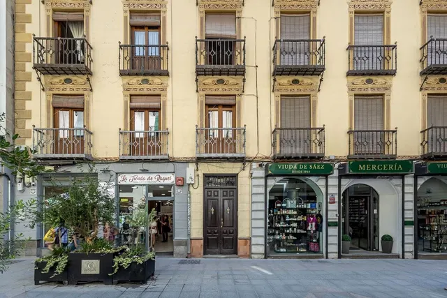 GRAN PROPIEDAD CON 10 DORMITORIOS EN SAN ANTON — 2