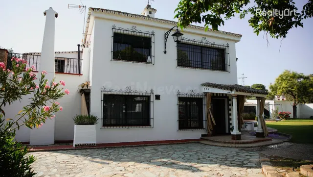 Chalet en venta en El Castillo de las Guardas. - foto 2
