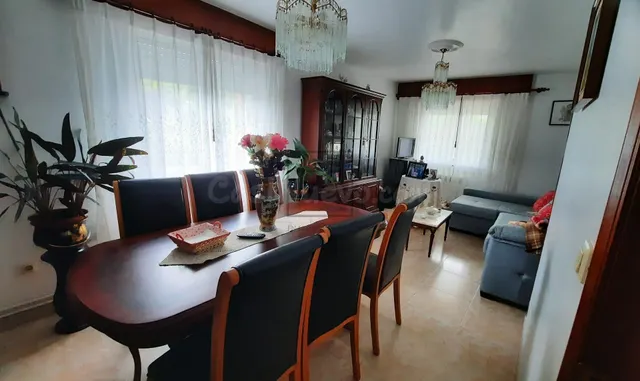 CASA ADOSADA CON FINCA EN DONIÑOS - foto 4
