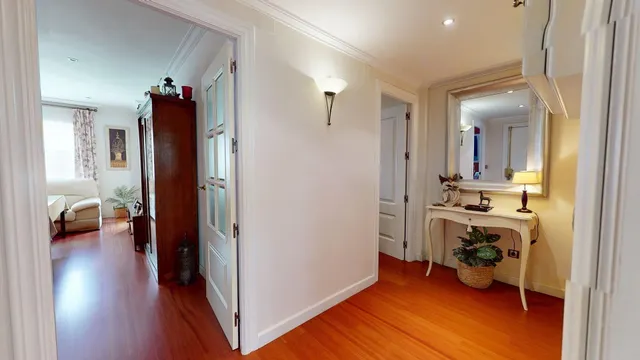 Magnifica vivienda de 4 dormitorios, convertida en 3 dormitorios, con dos baños, vestidor y terraza — 11