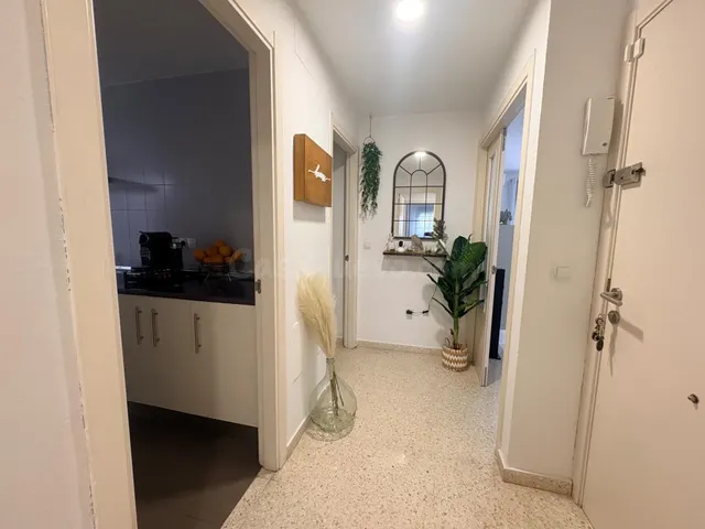 Amplio piso de 4 dormitorios con garaje y trastero en Camas - foto 4