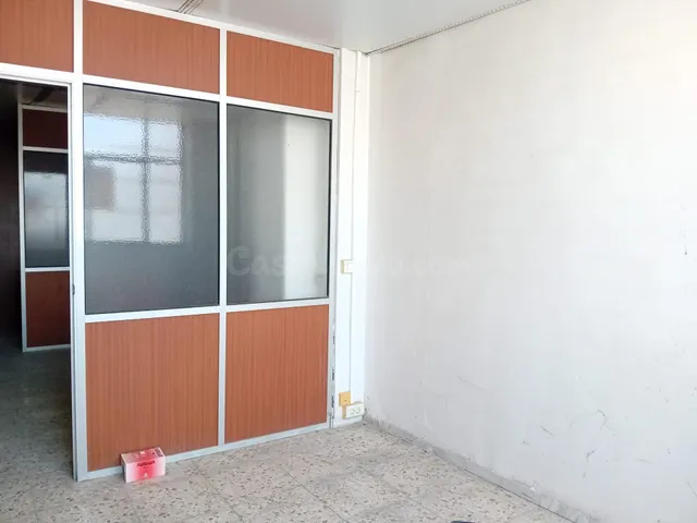 ALQUILER de AMPLIO LOCAL COMERCIAL - ESQUINA!! - foto 4