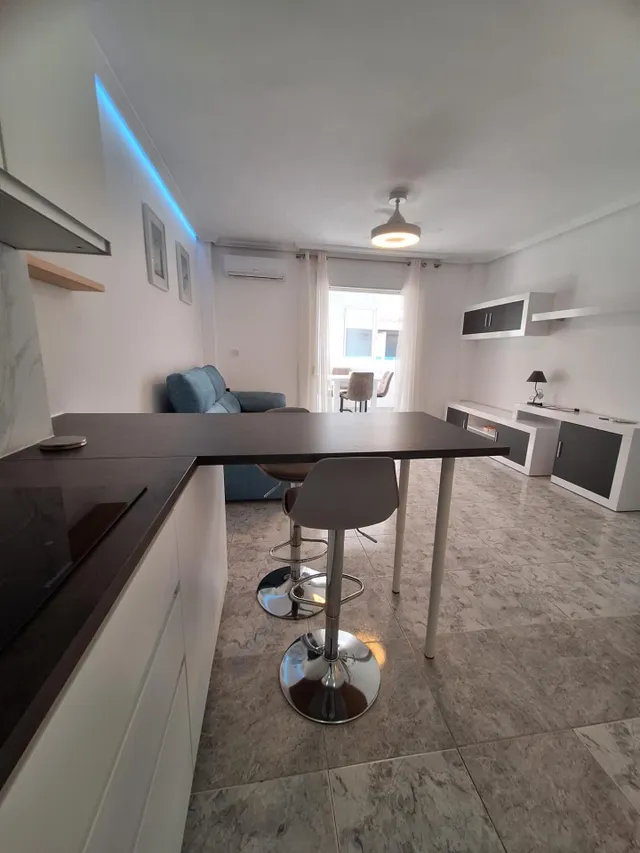Apartamento Reformado en Nueva Torrevieja de 2 dormitorios  a Solo 800 Metros del Mar — 8