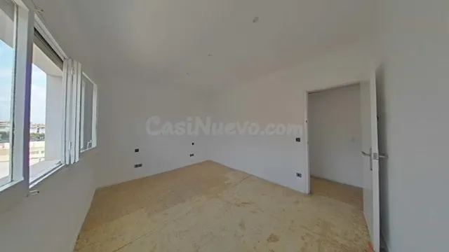 Piso de cuatro habitaciones con parking. Sin ascensor. - foto 5