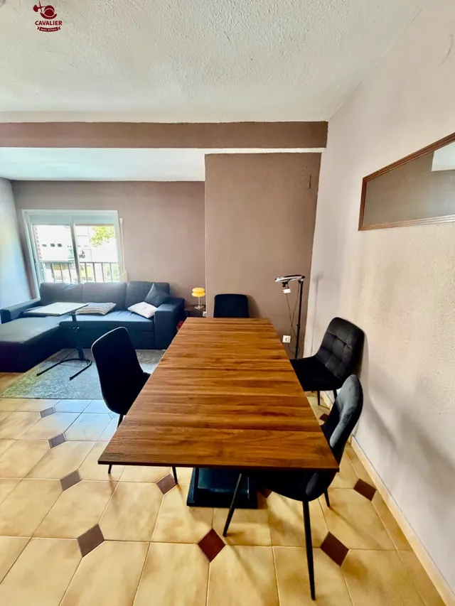Piso exterior de 88m2 con 4 dormitorios para REFORMA INTEGRAL, con soleado salon comedor con acceso directo a una luminosa terraza exterior y cocina con tendedero,. — 8