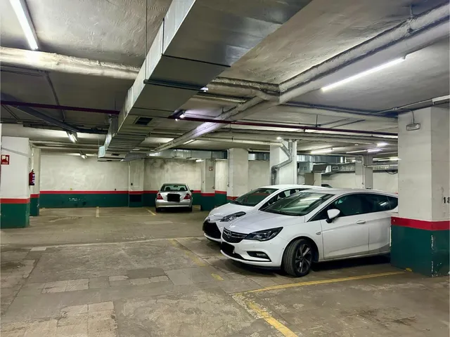 Plaza de garaje en venta en Diego de León - foto 3