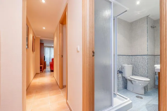 Piso en el centro de Granada, totalmente reformado con dos grandes dormitorios y un baño — 28