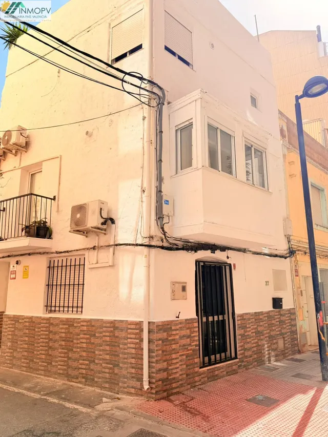 SE VENDE CASA ENTERA CON 3 VIVIENDAS INDEPENDIENTES! IDEAL I