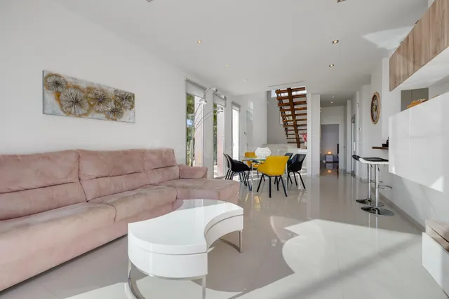 ESTUPENDA VILLA 4 DOMITORIOS 3 BAÑOS 1 ASEO, PISCINA Y JARDI - foto 4