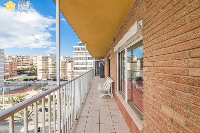 Apartamento en venta en primera línea de playa en Los Arenales del Sol, la propiedad está afectada por la Ley de Costas — 22