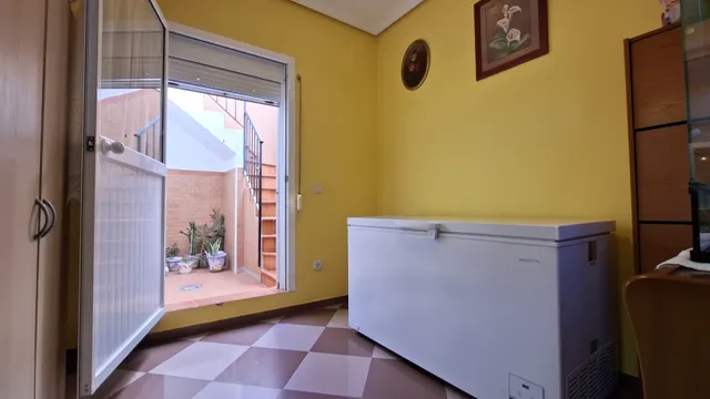 Casa adosada con garaje en Cantillana. — 13