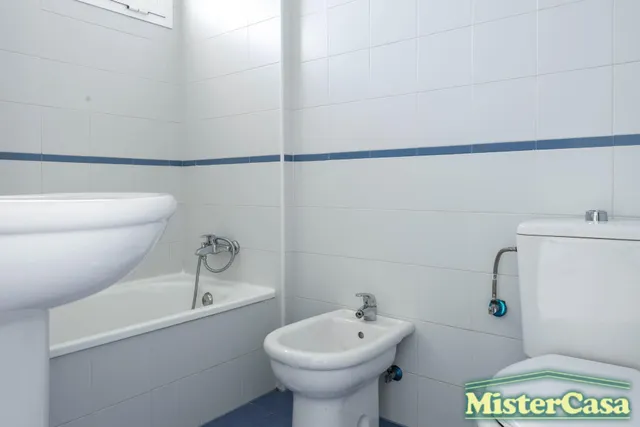 EXCLUSIVA. Zona norte. Ático Dúplex VPO. Terraza-solarium de 52m2. 4 dormitorios, 2 baños. Garaje. — 34