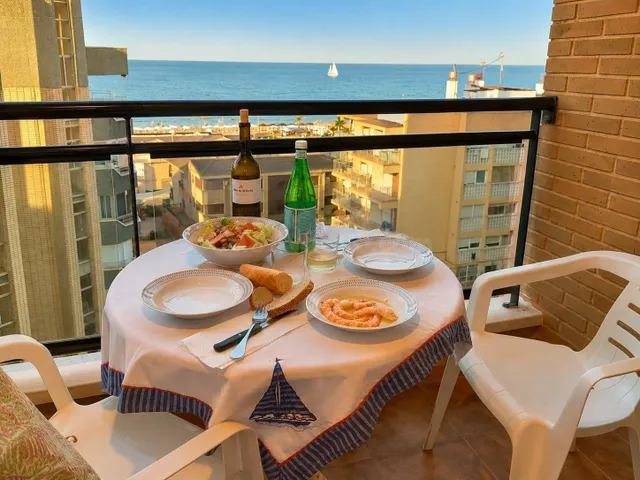 Ático dúplex con vistas frontales al mar y amplio solárium en Guardamar del Segura — 2