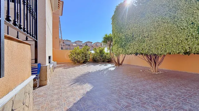 Villa 4 habitaciones 198m² en venta - Urbanización Perla del - foto 4