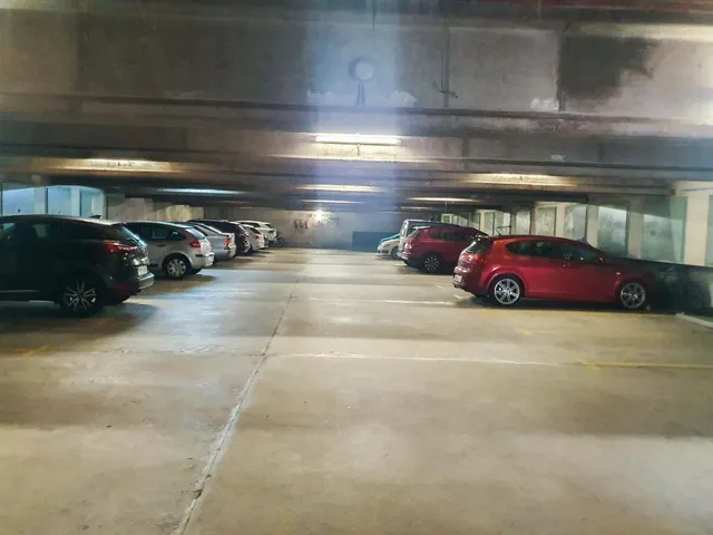Plaza de parking y trastero a la venta, en El Pla de Martorell — 12