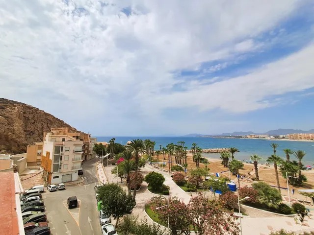 Piso de 4 dormitorios en primera línea de La Colonia con espectaculares vistas a la playa — 39