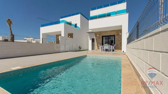 ¡Chalet individual nuevo a la venta en Vistabella Golf Orihu - foto 2