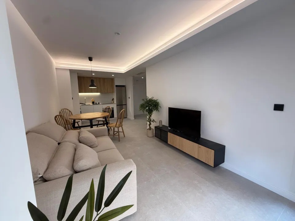 Espectacular piso a estrenar con 2 habitaciones, 2 baños y balcón.