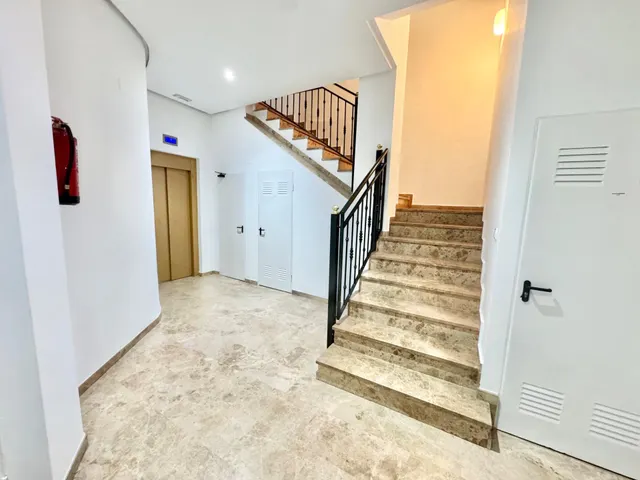 Maravillosa oficina en el centro de Beniel, semi-nueva, toda exterior, hace esquina. ¡visitela ya! — 15