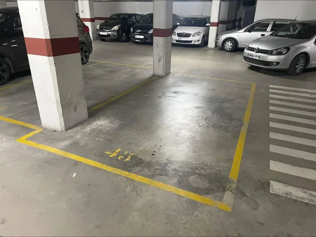 OCASIÓN: PLAZA PARA COCHE GRANDE O COCHE + MOTO EN PARQUE DE LA APARADORA — 3