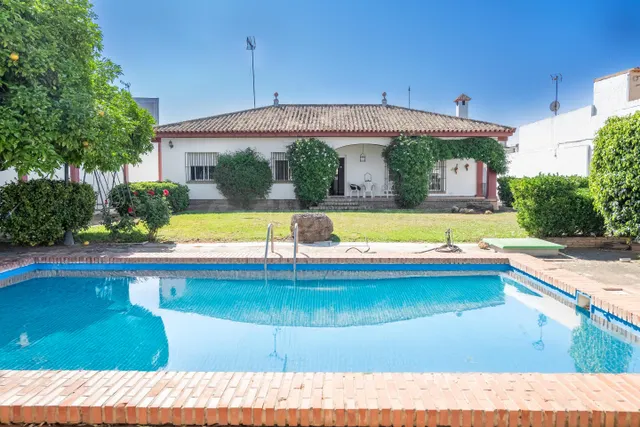 Chalet Independiente con piscina privada