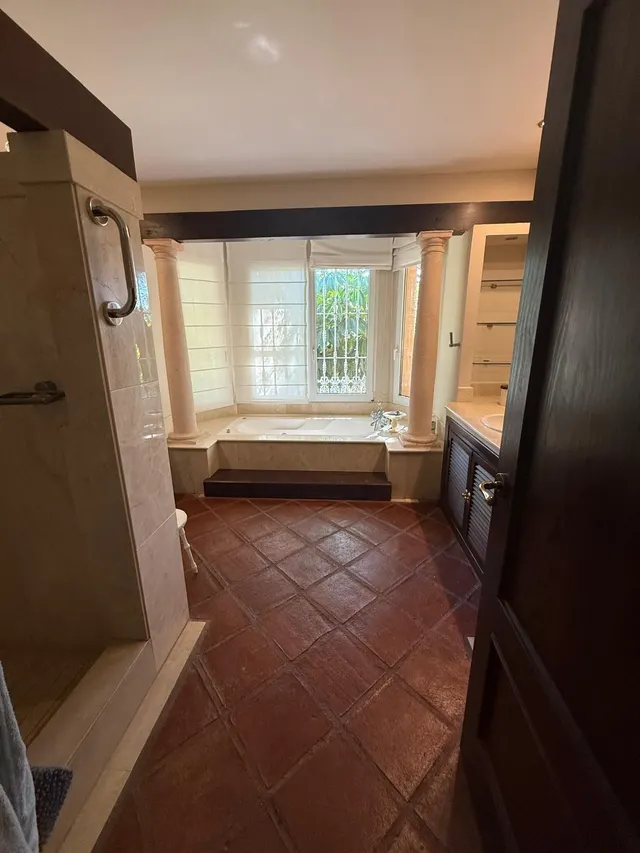 se vende 2 parcelas contiguas con casa en urbanizacion Atalaya rio Verde Marbella — 18