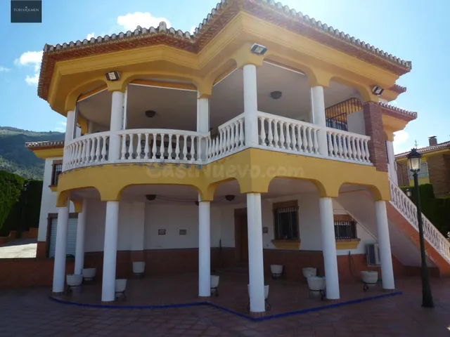 Chalet independiente con vistas panorámicas a Granada — 3