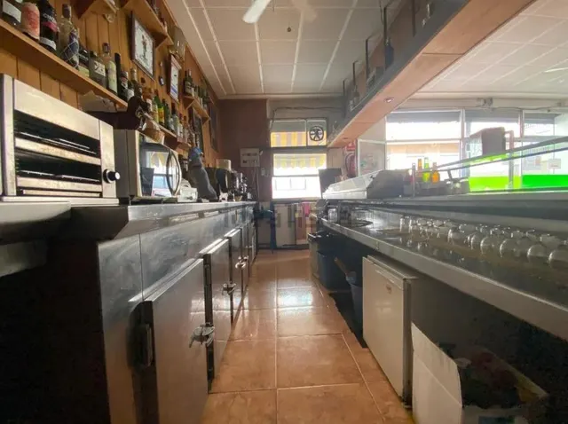 TRASPASO de bar-cafetería en funcionamiento – 10 años de trayectoria, terraza y clientela fija — 8