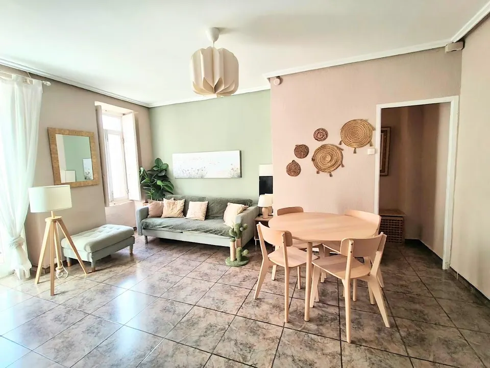 SE ALQUILA PRIMERA PLANTA DE CASA DE PUEBLO EN BURJASSOT